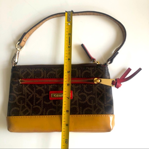 Calvin Klein mini shoulder bag. See all pictures for flaws . - Picture 3 of 7